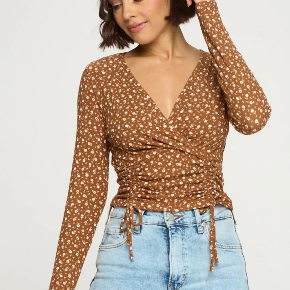 Top - Picture 2 of 2